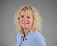 Erika Linz